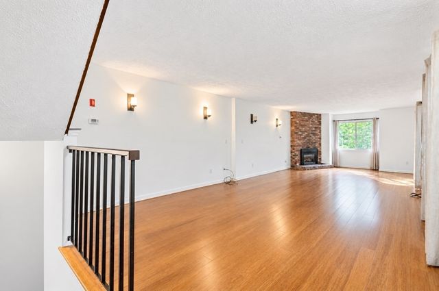 54 Voyagers Ln 54, Ashland, MA 01721