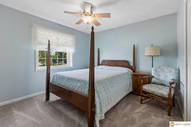 111 Summerset Circle, Papillion, NE 68133