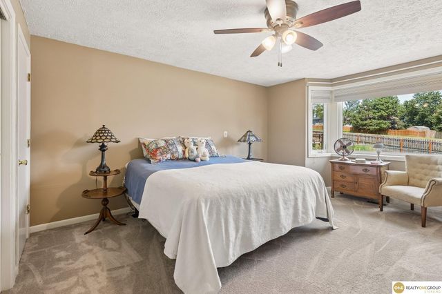 111 Summerset Circle, Papillion, NE 68133