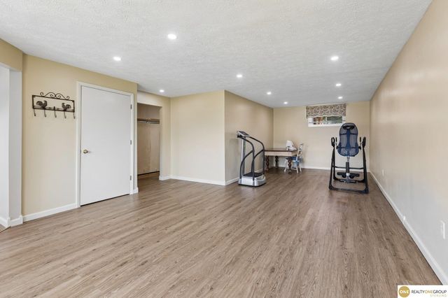 111 Summerset Circle, Papillion, NE 68133