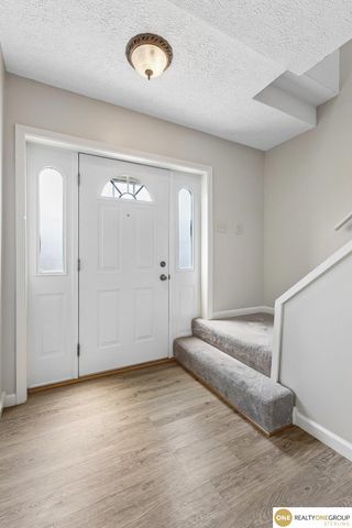 111 Summerset Circle, Papillion, NE 68133
