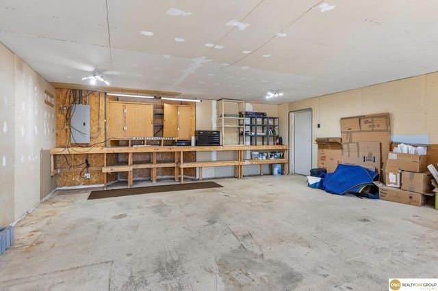111 Summerset Circle, Papillion, NE 68133