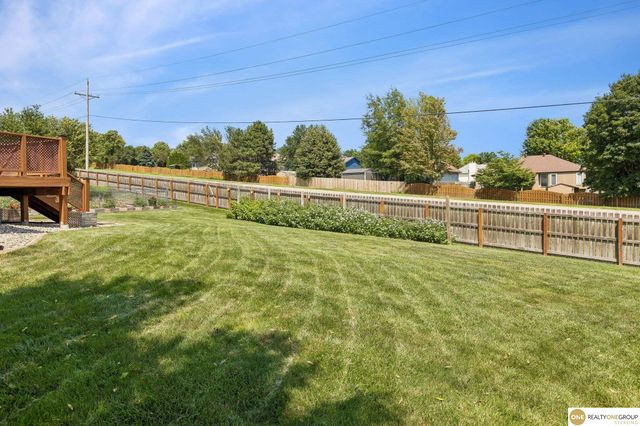 111 Summerset Circle, Papillion, NE 68133