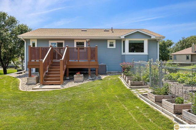 111 Summerset Circle, Papillion, NE 68133
