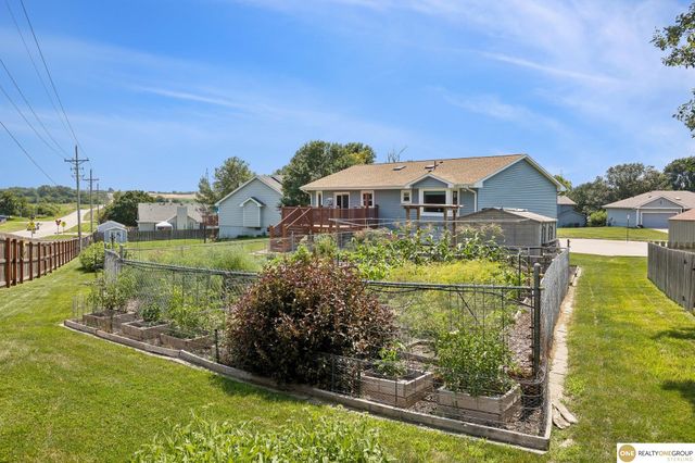 111 Summerset Circle, Papillion, NE 68133