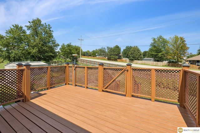 111 Summerset Circle, Papillion, NE 68133