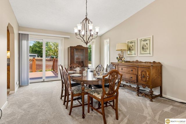 111 Summerset Circle, Papillion, NE 68133