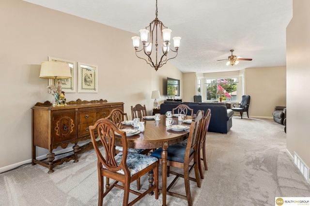 111 Summerset Circle, Papillion, NE 68133