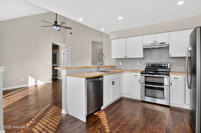 100 Carolina Road, Moyock, NC 27958