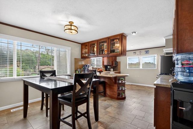 6870 Lakeview Drive, Salinas, CA 93907