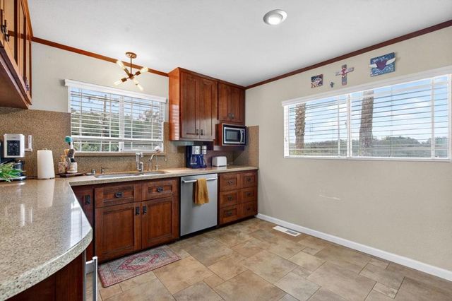 6870 Lakeview Drive, Salinas, CA 93907