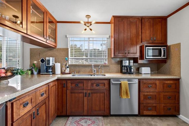 6870 Lakeview Drive, Salinas, CA 93907