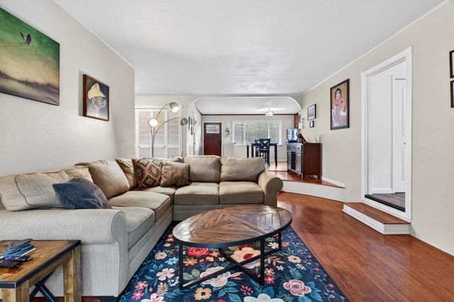 6870 Lakeview Drive, Salinas, CA 93907