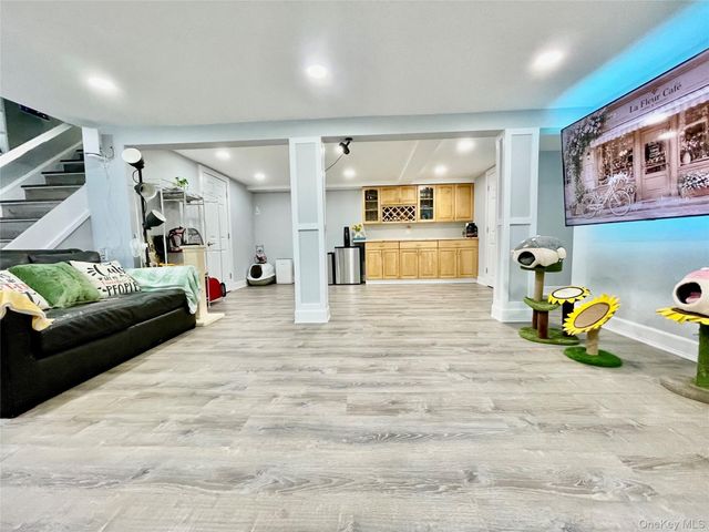 21 Noyes Lane, Huntington, NY 11743