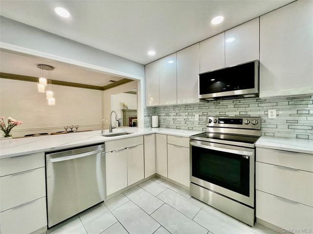21 Noyes Lane, Huntington, NY 11743
