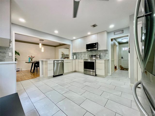 21 Noyes Lane, Huntington, NY 11743