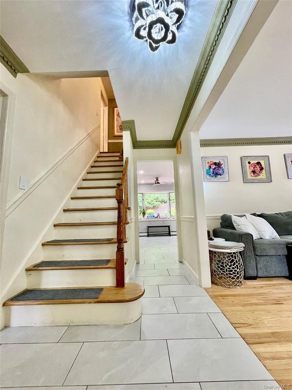 21 Noyes Lane, Huntington, NY 11743 — photo 2