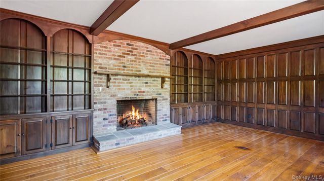 42 Senne Road, Northport, NY 11768