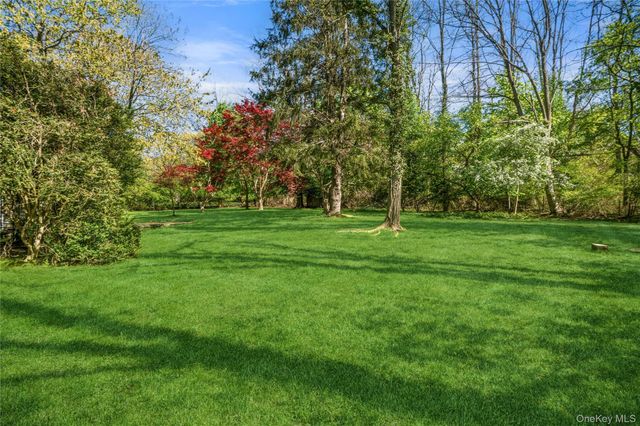42 Senne Road, Northport, NY 11768