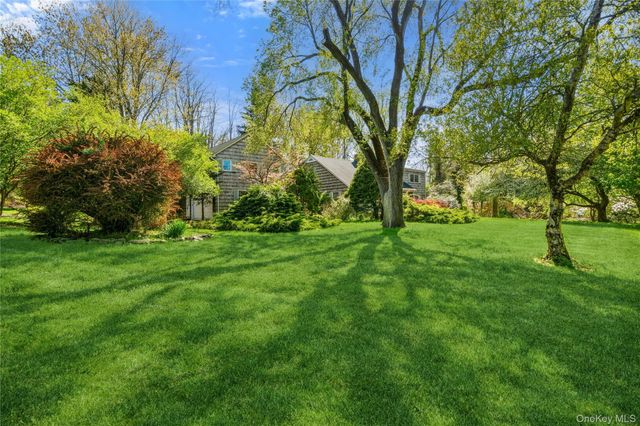 42 Senne Road, Northport, NY 11768