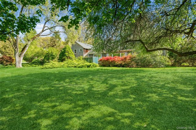 42 Senne Road, Northport, NY 11768