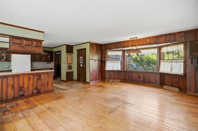 42 Senne Road, Northport, NY 11768