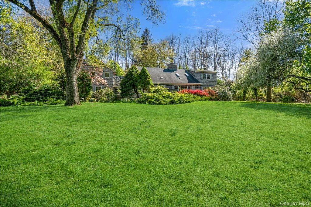 42 Senne Road, Northport, NY 11768