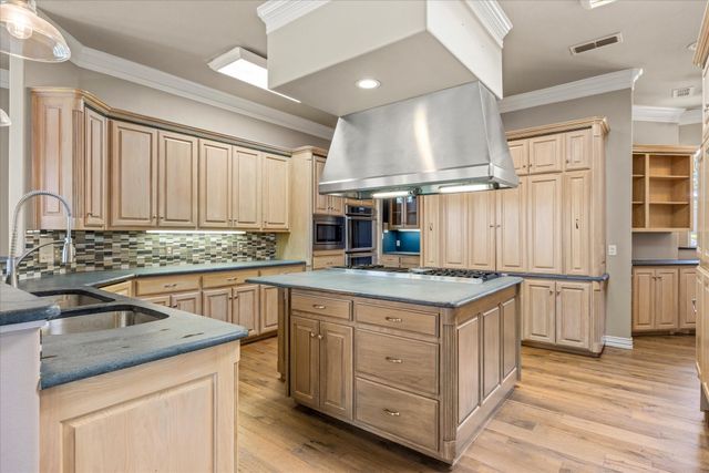 2306 Winton Terrace Court, Granbury, TX 76048