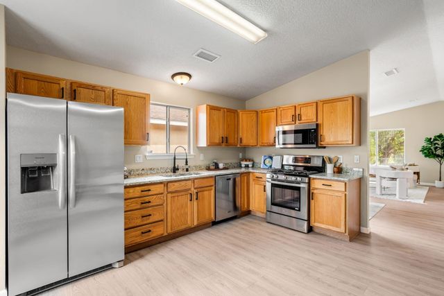 6419 Amberside Road NW, Albuquerque, NM 87120