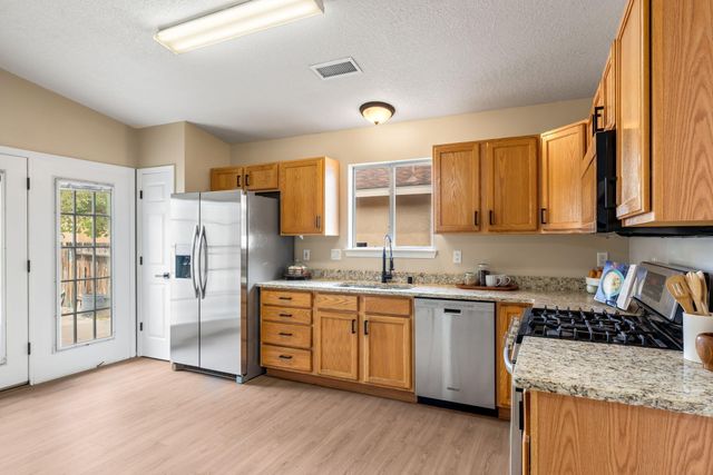 6419 Amberside Road NW, Albuquerque, NM 87120