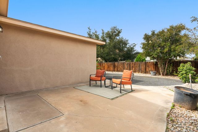 6419 Amberside Road NW, Albuquerque, NM 87120