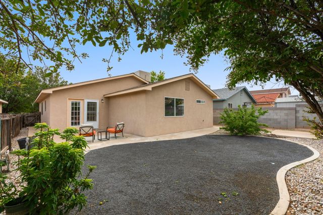 6419 Amberside Road NW, Albuquerque, NM 87120