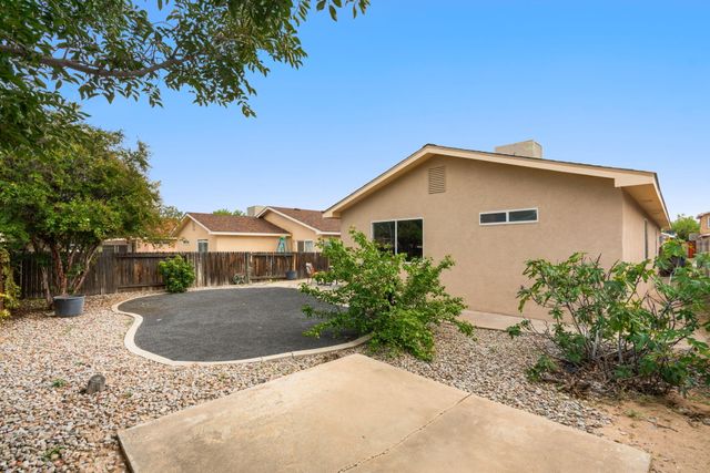 6419 Amberside Road NW, Albuquerque, NM 87120