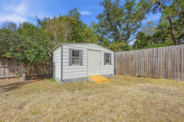 13 Japonica Lane, Shalimar, FL 32579