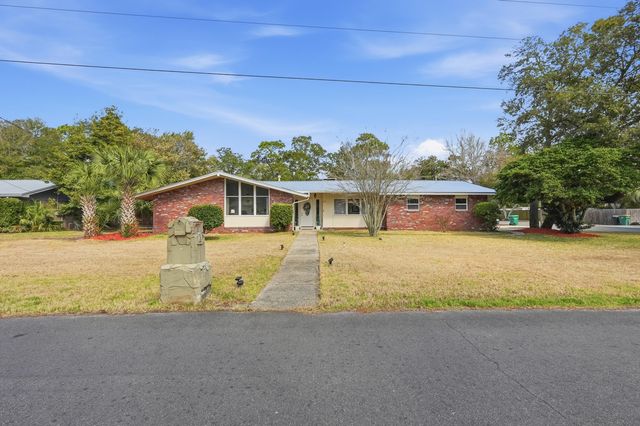 13 Japonica Lane, Shalimar, FL 32579