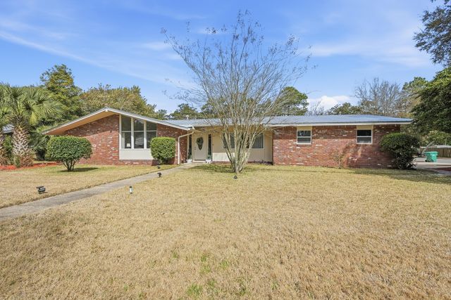 13 Japonica Lane, Shalimar, FL 32579