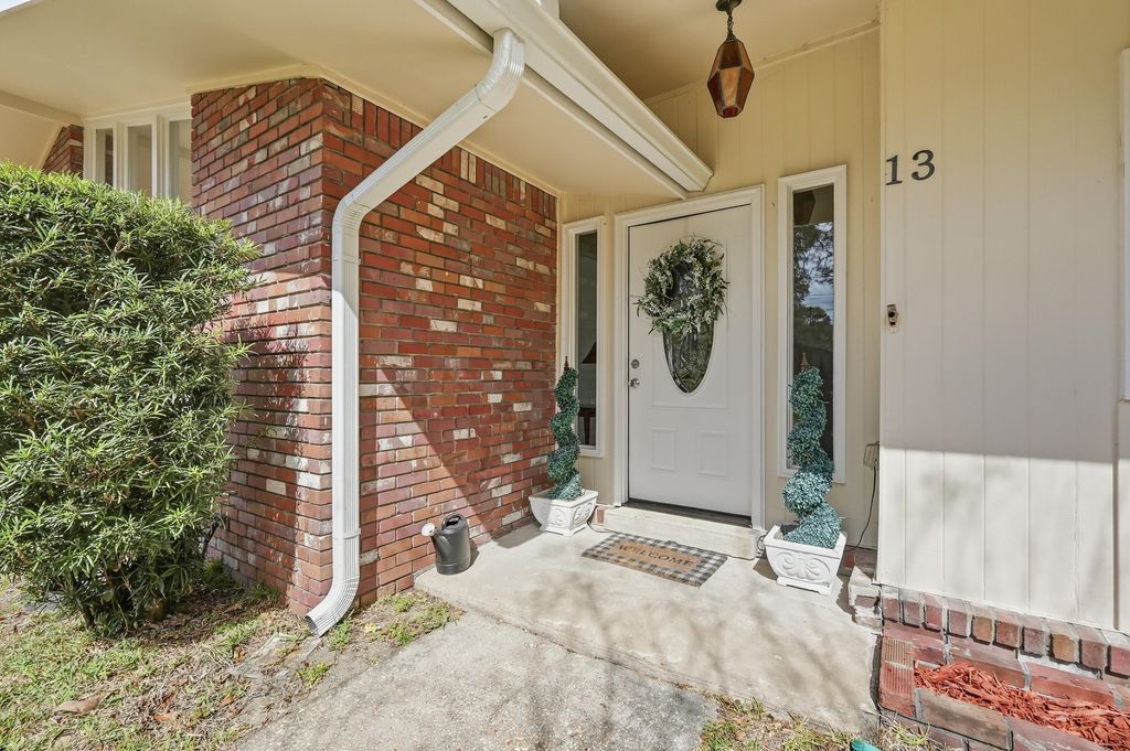 13 Japonica Lane, Shalimar, FL 32579