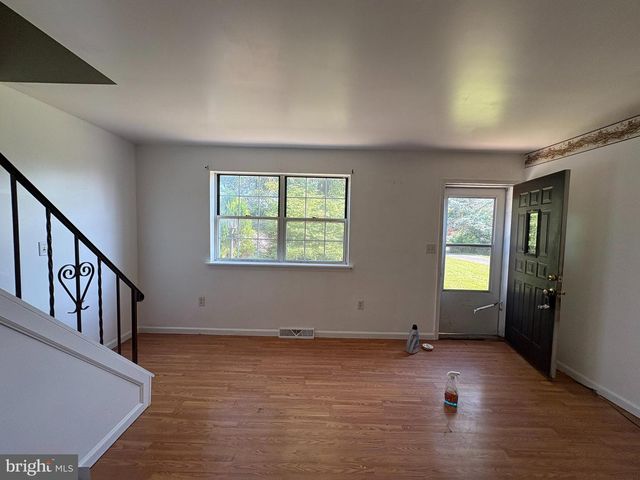 1840 CONDOR LN, Dover, PA 17315