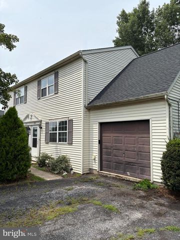 1840 CONDOR LN, Dover, PA 17315