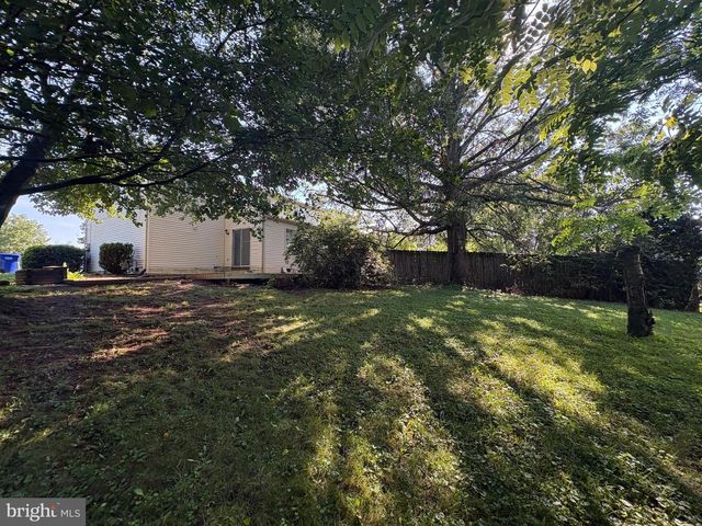 1840 CONDOR LN, Dover, PA 17315