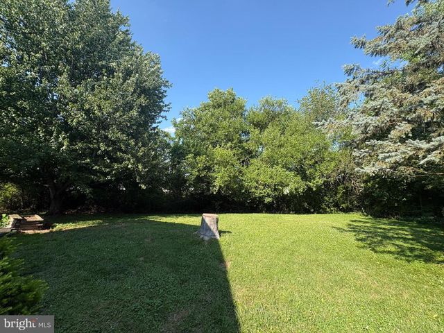 1840 CONDOR LN, Dover, PA 17315