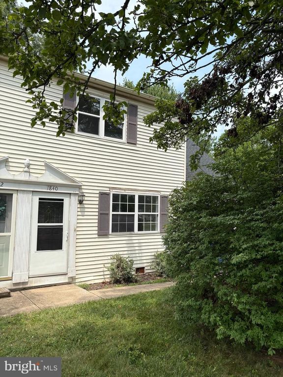 1840 CONDOR LN, Dover, PA 17315