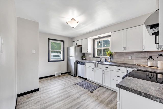 2302 GLENDALE AVENUE, Green Bay, WI 54303