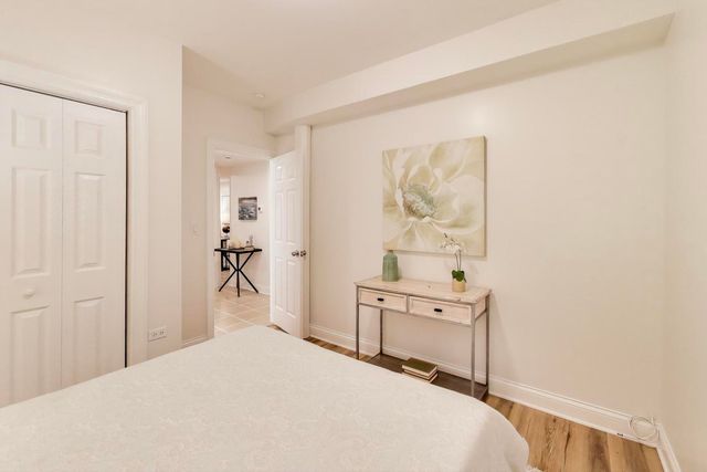 6170 N Winchester Avenue G, Chicago, IL 60660