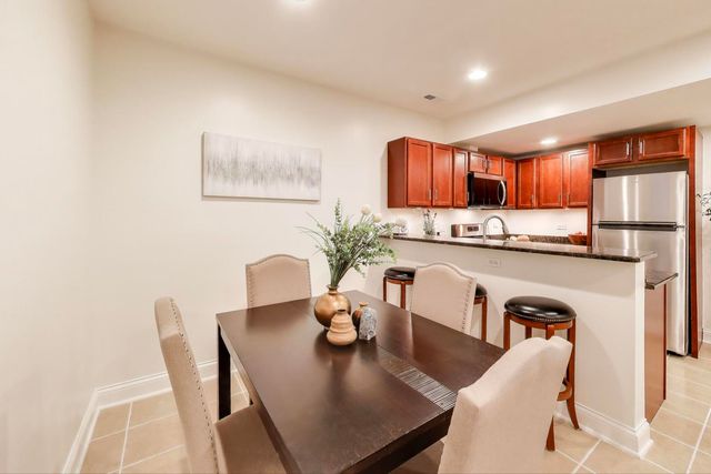 6170 N Winchester Avenue G, Chicago, IL 60660