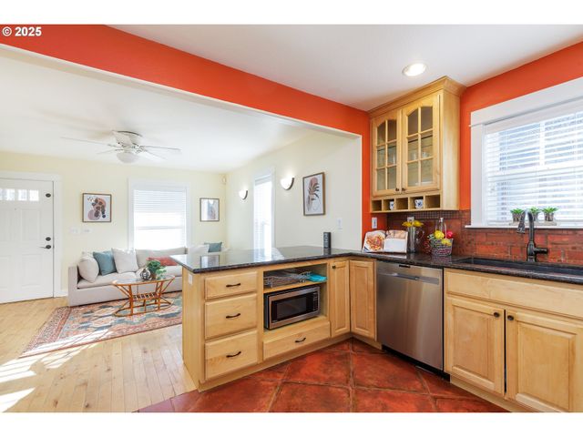 2913 Ne KILLINGSWORTH St, Portland, OR 97211