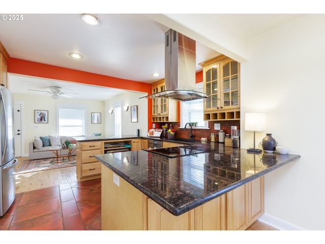 2913 Ne KILLINGSWORTH St, Portland, OR 97211