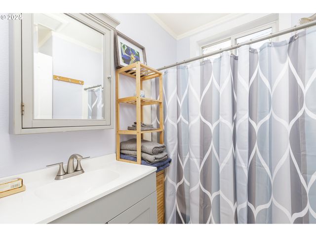 2913 Ne KILLINGSWORTH St, Portland, OR 97211