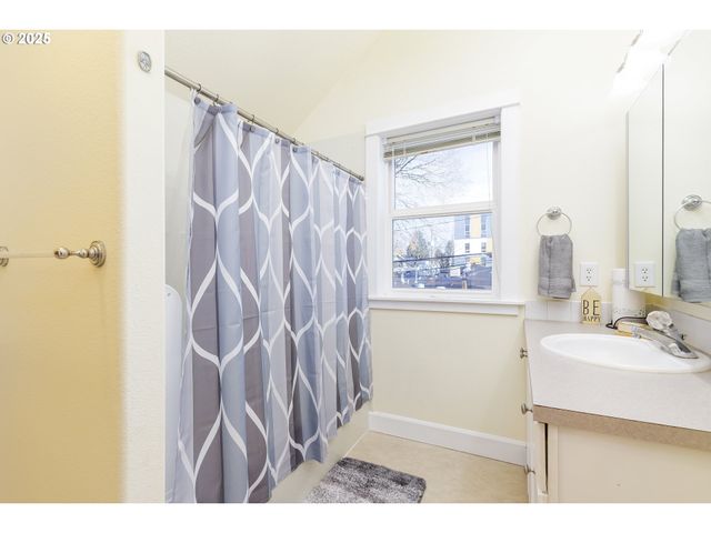 2913 Ne KILLINGSWORTH St, Portland, OR 97211