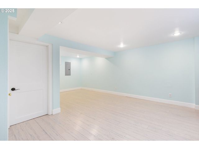 2913 Ne KILLINGSWORTH St, Portland, OR 97211